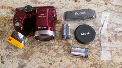 Kodak Pixpro AZ401 16 MP Digital Camera - Red 190403065000
