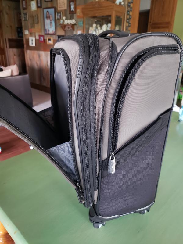 american tourister ally spinner 19