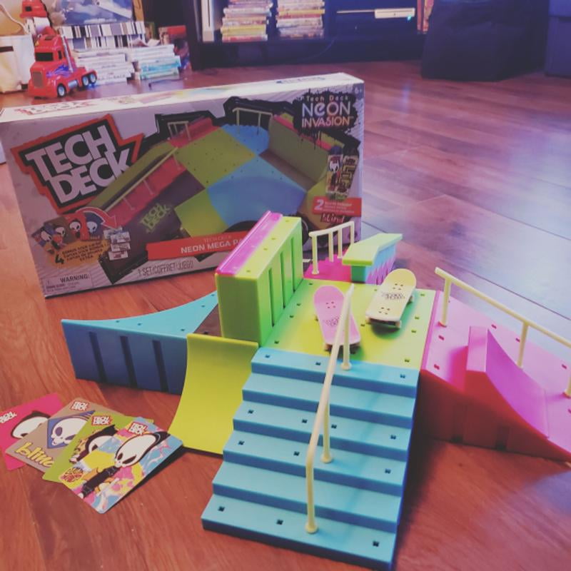 Skateboard Ramp Tech Deck Neon Mega Park Glow-in-Dark