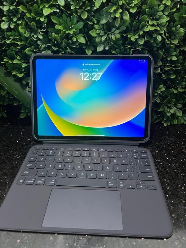Logitech Combo Touch iPad Pro 11-inch (M4 & M5)(2024 & 2025