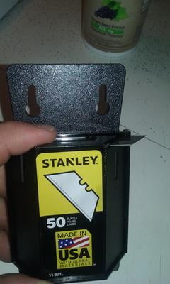 Stanley 11-921L Knife Blade-50PK HEAVY-DUTY BLADE (並行輸入品) Stanley 11-921L 50-Pack Heavy Duty Utility Blades with Dispenser