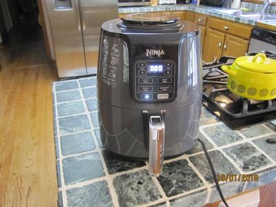 Ninja 4-Quart Air Fryer, with reheat and defrost black and silver AF100  622356554565
