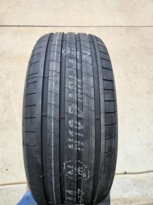 Cooper Zeon CrossRange UHP All Season 265/50R20 111H XL Passenger