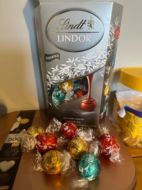 Lindt LINDOR Valentine's Day Milk Chocolate Candy Truffles, 12.7