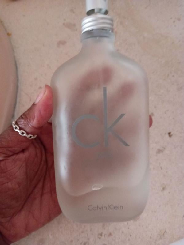 Calvin Klein CK ONE Perfume - Eau De Toilette Spray (Unisex) 3.4