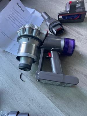 Dyson Restored V8 Cordless Vacuum Silver with Carpet and Hard
