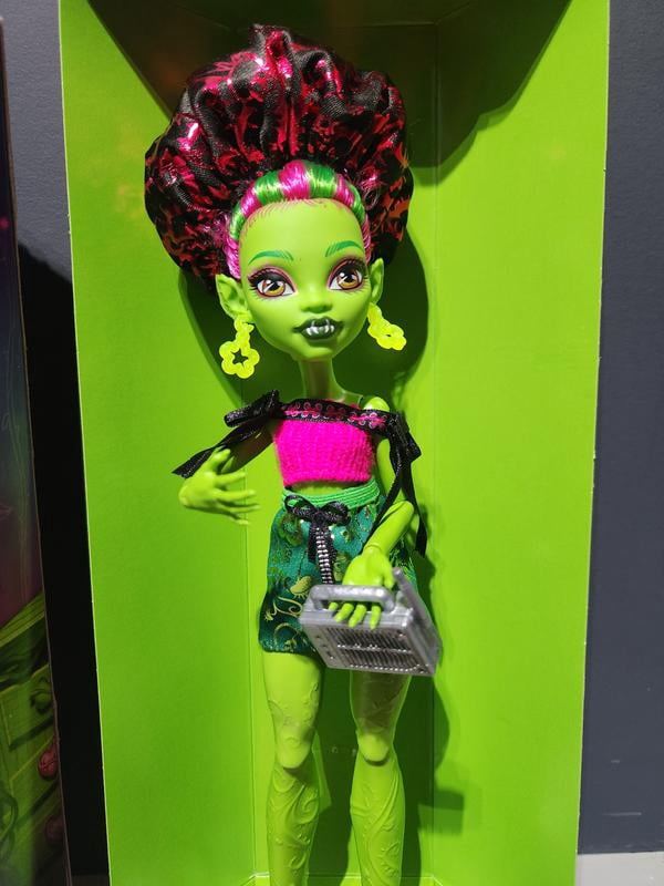 Monster High Self-Scare Secrets Venus McFlytrap Doll w/ 13