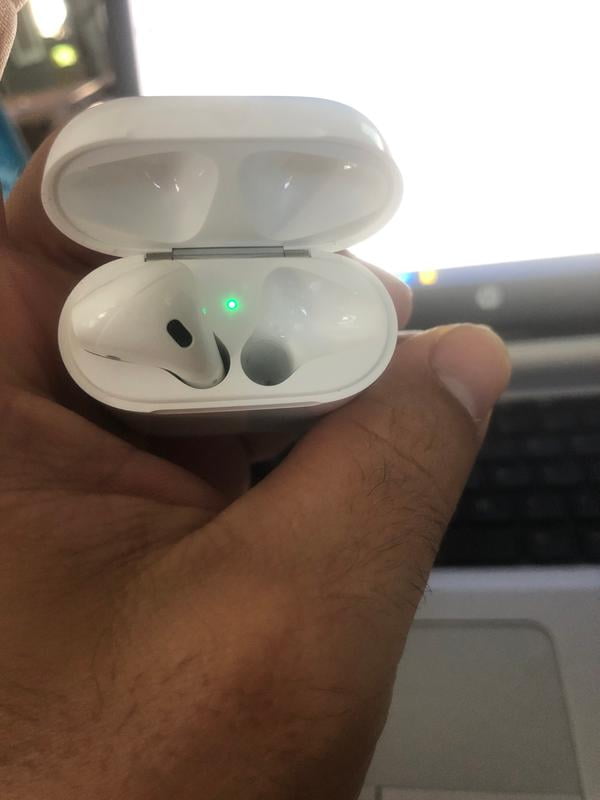 オーディオ機器 イヤフォン Apple AirPods with Wireless Charging Case (MRXJ2AM/A), Open Box 