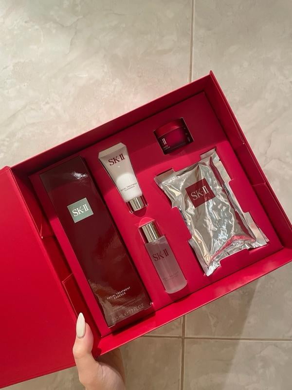 【新品未開封＋おまけ付き】Hyuk's Best Skincare Box SKKN by Kim Kardashian - HARUKO HAYAKAWA