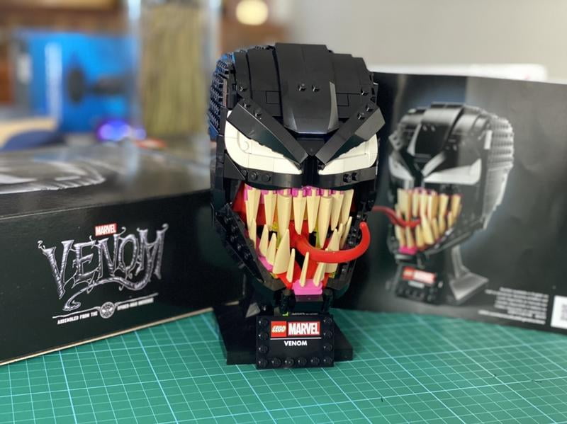 LEGO Marvel Spider-Man Venom Mask 76187 - Home Décor Display, Gift
