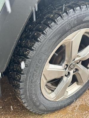 Sumitomo Ice Edge 225/60R18 100T Winter Passenger Tire, Studdable