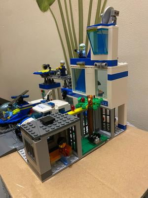 LEGO City Police Station Set 60316: Van, Helicopter, Truck, 5