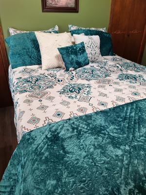 Mainstays River Medallion 8 Piece Comforter Set with Bonus Quilt, Teal,  Full/Queen 