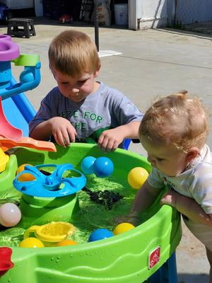 step2 busy ball water table with a scoop and ten balls included