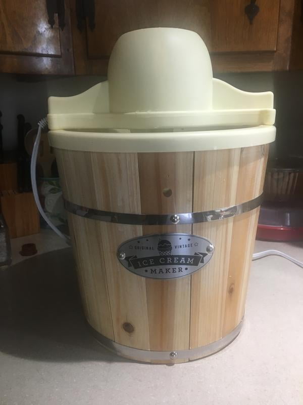 Elite Gourmet 6Qt. Old Fashioned Pine Bucket Electric/Manual Ice