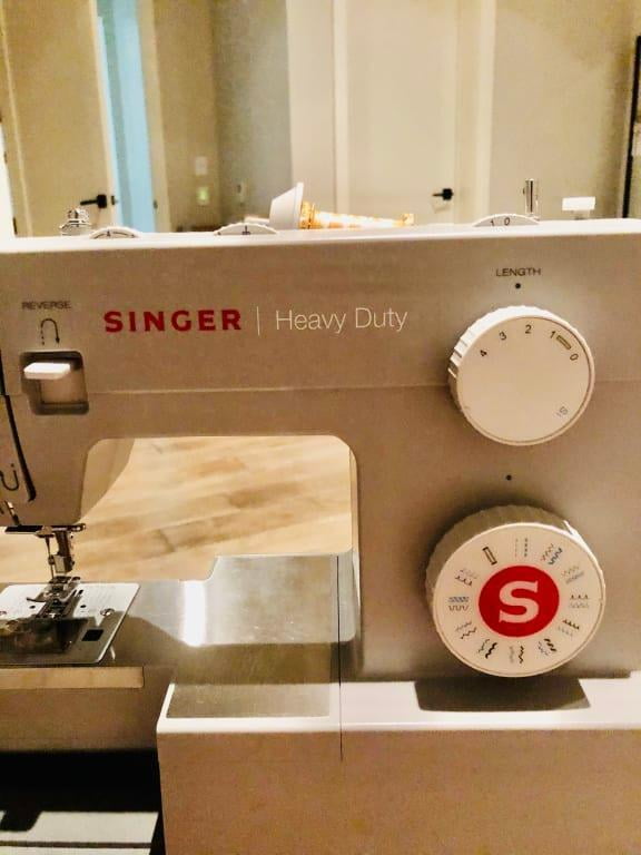 SINGER 4411 Heavy Duty Sewing Machine With 69 Applications and