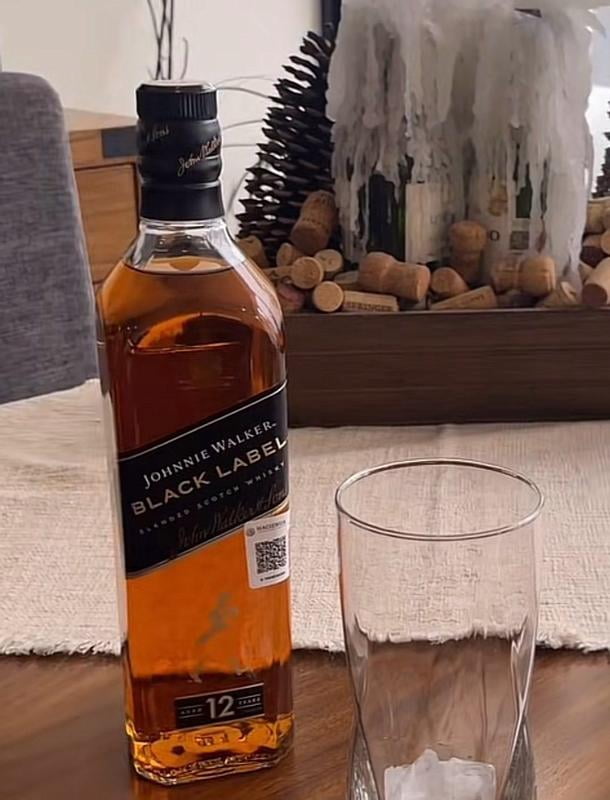 Johnnie Walker Black Label Blended Scotch Whisky, 375 mL, 40% ABV