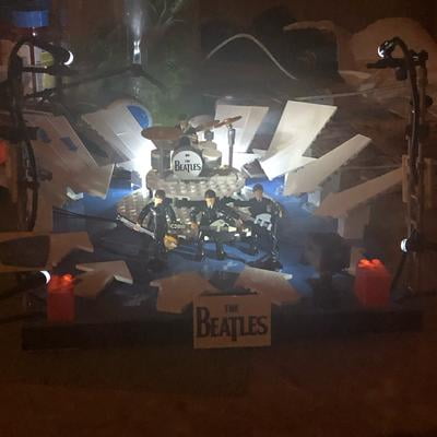 MEGA The Beatles Building Toy Kit with Lights, 681 Pieces