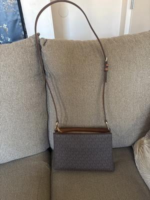 Michael Kors Women's Trisha Crossbody Bag, Medium, Saffiano