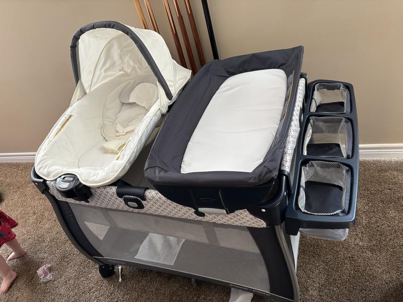 Graco Pack 'n Play Quick Connect Portable Lounger Deluxe