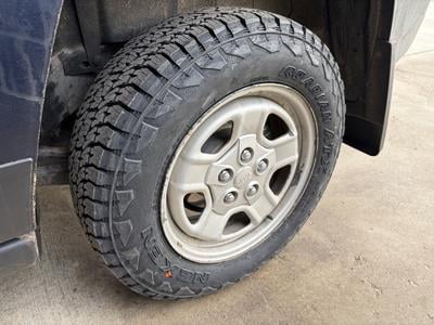 205/70R16LT激安に Nexen Roadian ATX All Terrain 205/70R16 97H Light Truck Tire