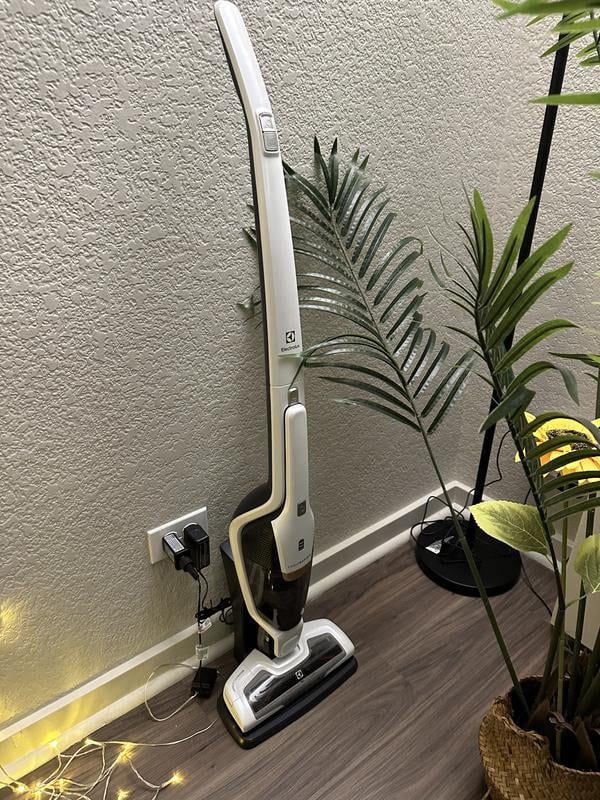 Electrolux, Vacuum, Cordless 2-in-1, 180° EasySteer, Bright LED