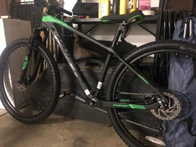 hyper carbon x mountain bike