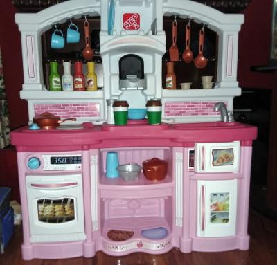 step2 fun with friends kitchen pink with 24 piece accessory set