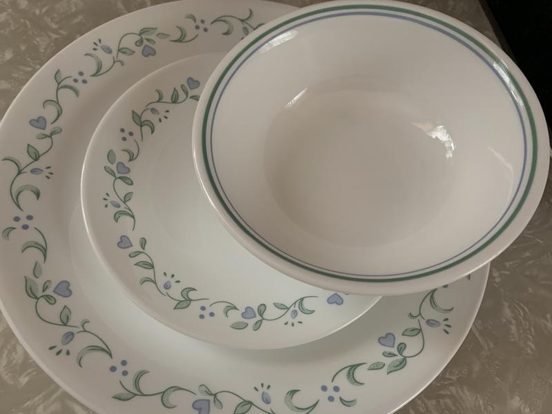 Corelle Country Cottage, White and Green Round 12-Piece Dinnerware Set