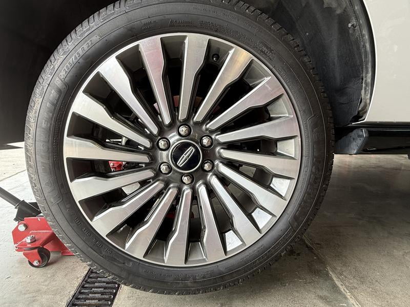 Free Shipping! Michelin Defender LTX MS2 265/60R18 114H XL Tire