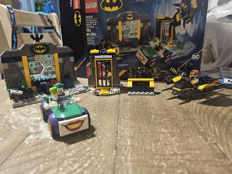 ⭐︎.*° LEGO, DC Batman Batcave Set, 76272, with Batman, Batgirl & The