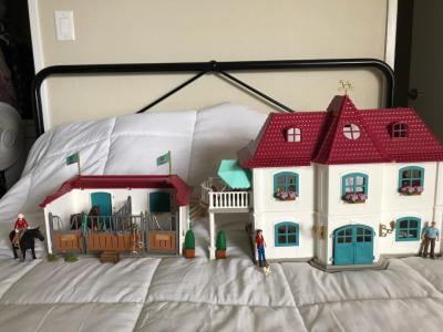 schleich horse club house and stable