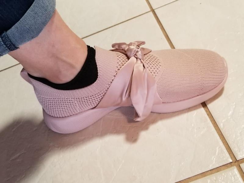 sketchers pink bow