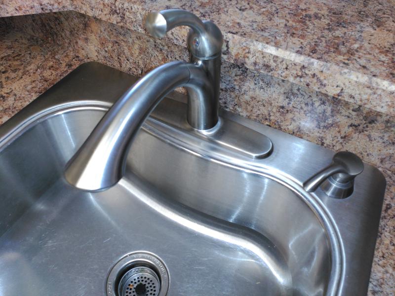 Delta 16926 Sssd Dst Lewiston 1 Handle Kitchen Faucet Soap
