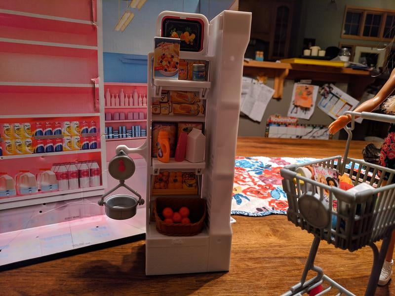 Barbie Doll and Supermarket Playset with 25 Grocery Store and Food-Themed  Accessories