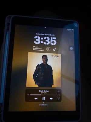 Restored 2018 Apple iPad Wi Fi 32 GB Gold (6th Generation
