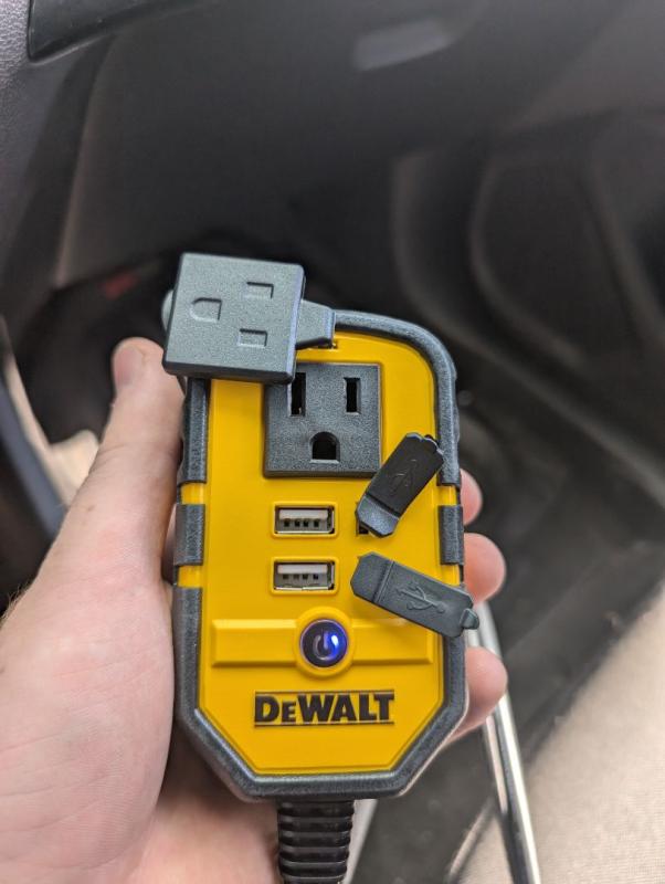 DeWALT DXAEPI140 Inverter Di Potenza 140W – 12V DC A 120V AC Con Doppia Porta USB 3.1A, Silenzioso