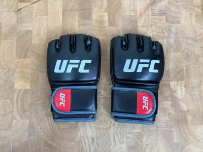 外箱訳ありUFC OFFICIAL FIGHT GLOVES Sサイズ 黒 UFC Official Women's Pro Fight Gloves - Black