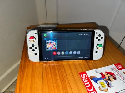Nintendo Switch OLED Red + Mario Kart 8, Console Package + Sentriq