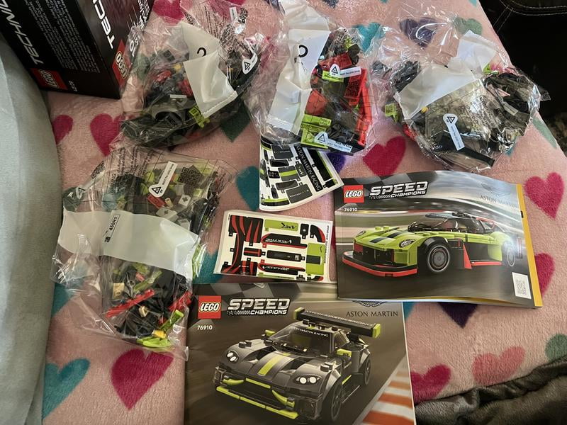 LEGO Speed Champions Aston Martin Valkyrie AMR Pro & Vantage GT3
