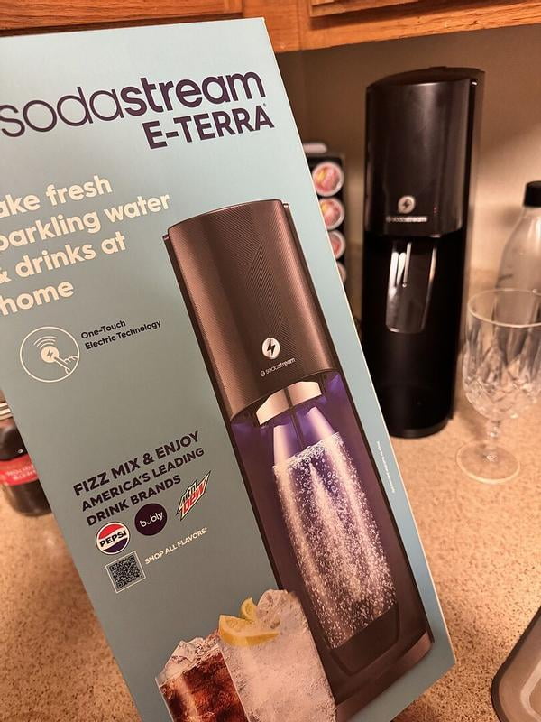SodaStream E-Terra Sparkling Water Maker Bundle with CO2, 2