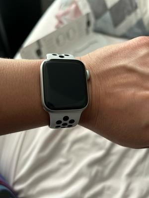 Apple Watch Nike SE (1st Gen) GPS, 40mm Silver Aluminum Case with