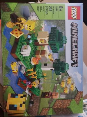 LEGO The Bee Farm 21165 Building Set (238 Pieces) 