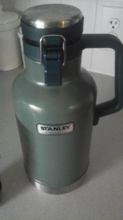 Stanley Classic 64 oz. Vacuum-Insulated Growler — Tools and Toys