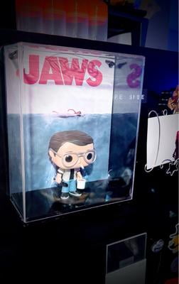 ファンコ ポップ VHSカバー 映画『ジョーズ』ブロディ署長 Amazon.com: Chief Brody (Jaws) Funko Pop! VHS Cover