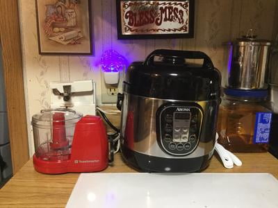 Aroma Small Pressure Cooker With Cord for Sale in Stanwood, WA
