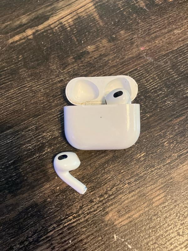 AirPods 第3世代 with MagSafe Charging Case Amazon.com: Apple AirPods (3rd Generation) Wireless Earbuds