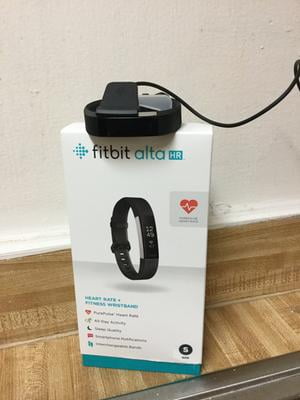 fitfit - fitbit alta HR  新品 Fitbit Alta HR Fitness Tracker Band, Black Small - Step