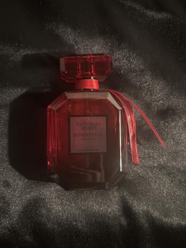 Victoria's Secret Bombshell Intense Eau de Parfum, Cherry, Red