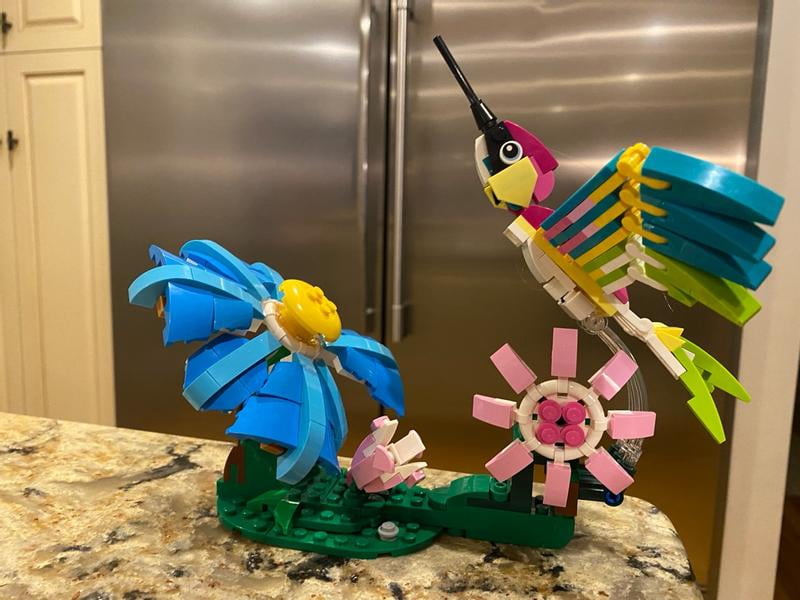 LEGO Creator 3 in1 Wild Animals: Colorful Hummingbird (312 Pieces)
